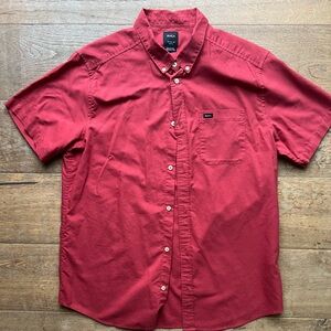 RVCA Men’s casual short sleeve button down dress shirt.